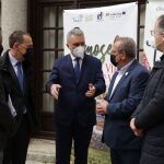 JL Leal / ICAL . El Ayuntamiento de Fermoselle (Zamora) y la AECT Duero-Douro presentan el nuevo plan de turismo para convertir la villa en un destino enoturístico de excelencia. El acto cuenta con la presencia del delegado del Gobierno en Castilla y León, José Javier Izquierdo; el subdelegado del Gobierno en Zamora, Ángel Blanco; el diputado provincial Jesús María Prada; el alcalde de Fermoselle, José Manuel Pilo, y el director general de la AECT, José Luis Pascual.