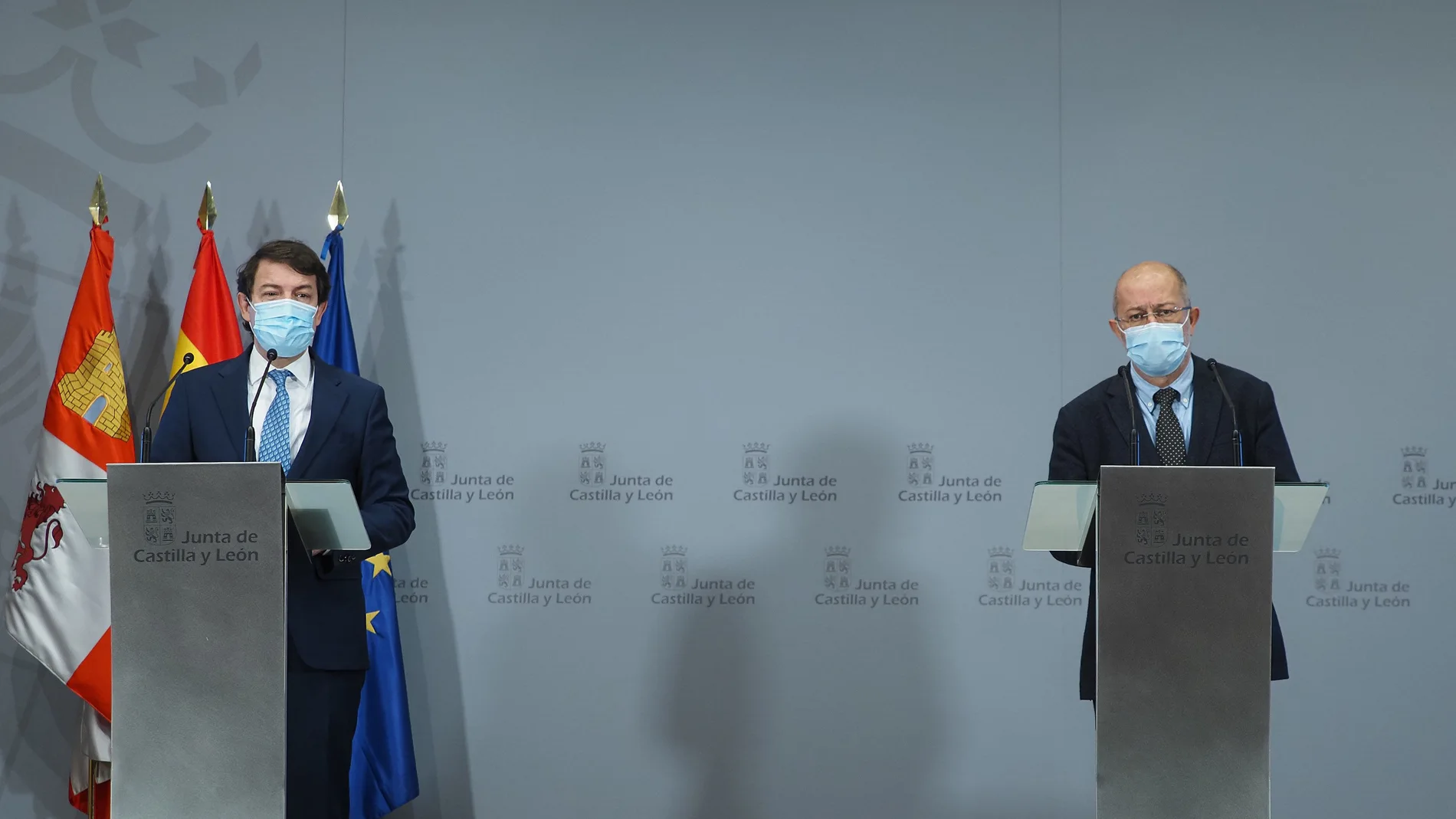 (I-D) El presidente de la Junta de Castilla y León, Alfonso Fernández Mañueco y el vicepresidente y líder de Ciudadanos en la Comunidad, Francisco Igea comparecen en rueda de prensa tras la moción de censura presentada por el PSOE en Castilla y León, ayer, martes 10 de marzo, en Valladolid, Castilla y León (España), a 11 de marzo de 2021. El PSOE de Castilla y León registró una moción de censura como consecuencia de la moción pactada entre PSOE y C´s en Murcia. Tras ello, la presidenta de la Comunidad de Madrid, Isabel Díaz Ayuso ha convocado elecciones anticipadas para el 4 de mayo.11 MARZO 2021;RUEDA DE PRENSA: MONCIÓN DE CENSURA;PSOE;CIUDADANOS;CASTILLA Y LEÓNPhotogenic/Claudia Alba / Europa Press11/03/2021