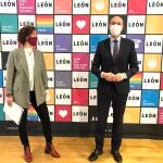 El alcalde de León, José Antonio Diez y la concejala Susana Travesí, informan sobre la marca de la ciudad