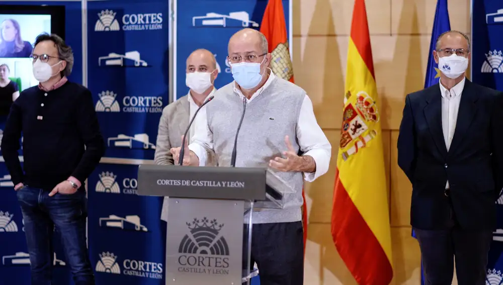 GRAF3997. VALLADOLID, 12/03/2021.- Los procuradores de Ciudadanos en las Cortes de Castilla y León, encabezados por el vicepresidente y portavoz de la Junta, Francisco Igea (c), durante la rueda de prensa en la que han confirmado el voto negativo en la moción de censura presentada por el PSCYL. EFE/NACHO GALLEGO