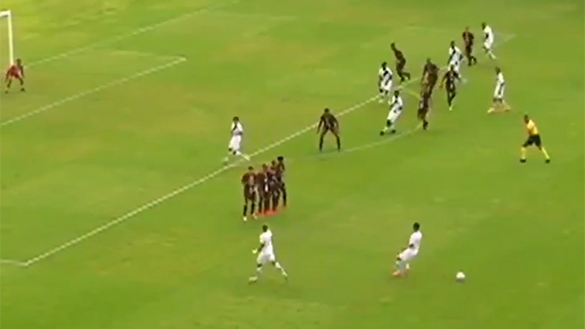 Los jugadores de Vasco no se pusieron de acuerdo en la acción ensayada.
