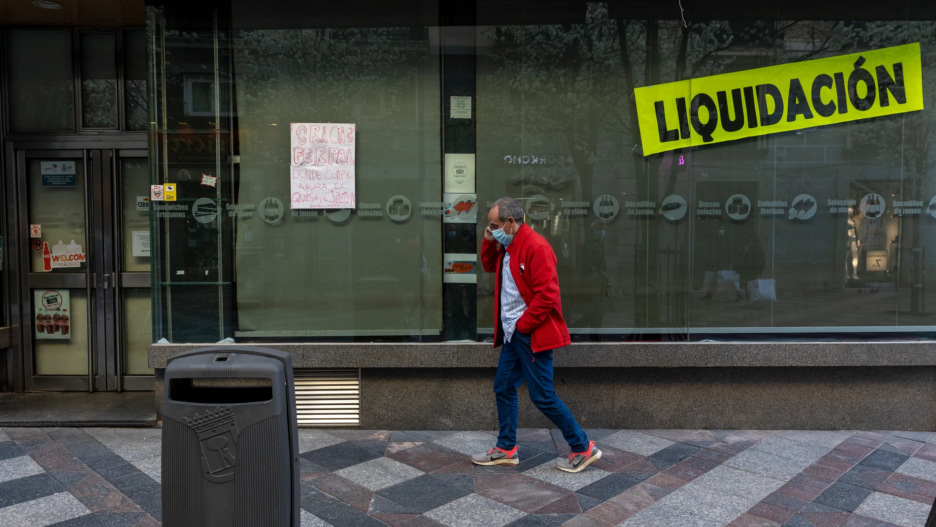 Fachadas de establecimientos famosos de Madrid que han tenido que cerrar debido a la crisis económica