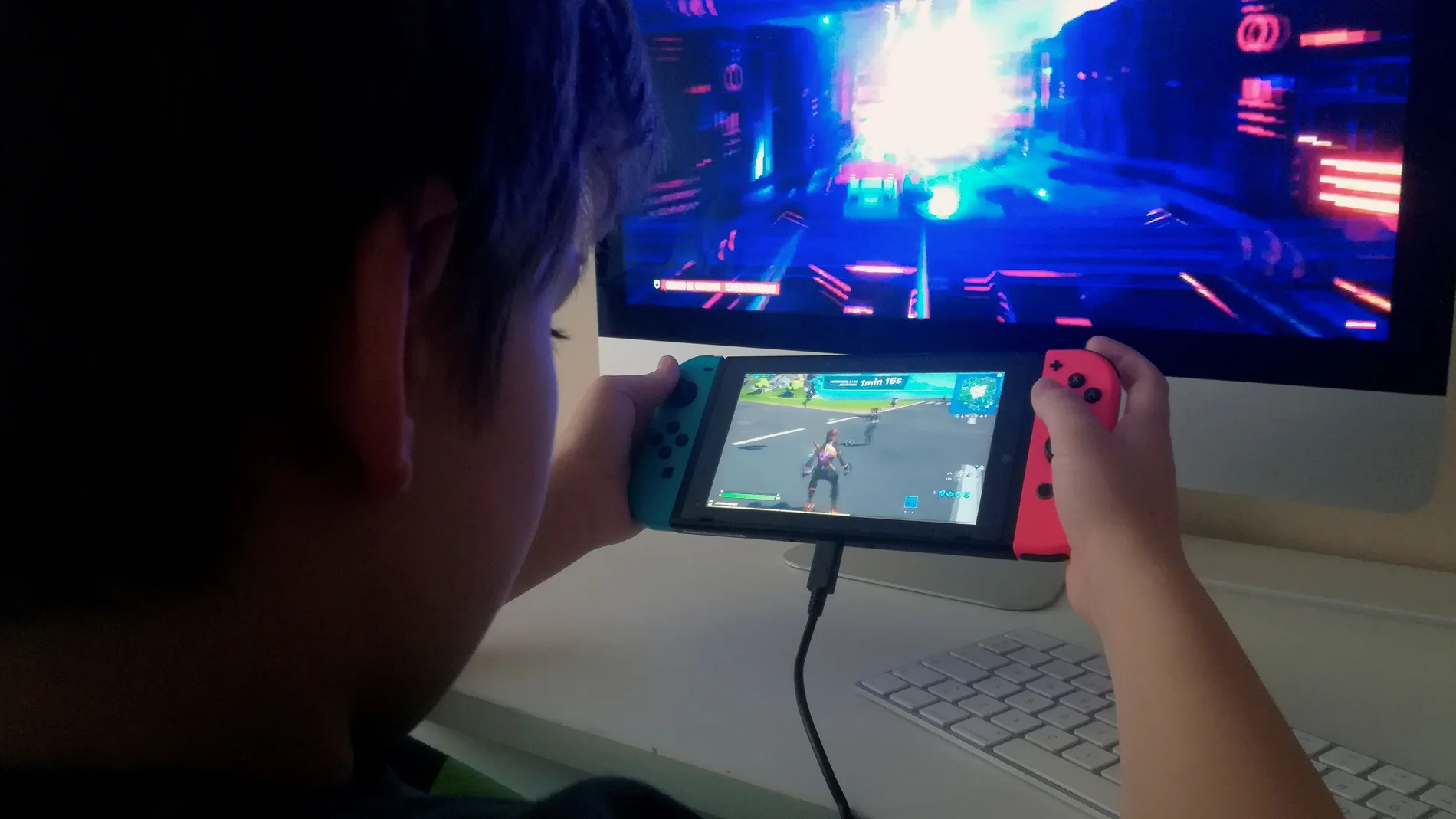 Adam Syers usó el popular videojuego Fortnite para tratar de contactar con niños