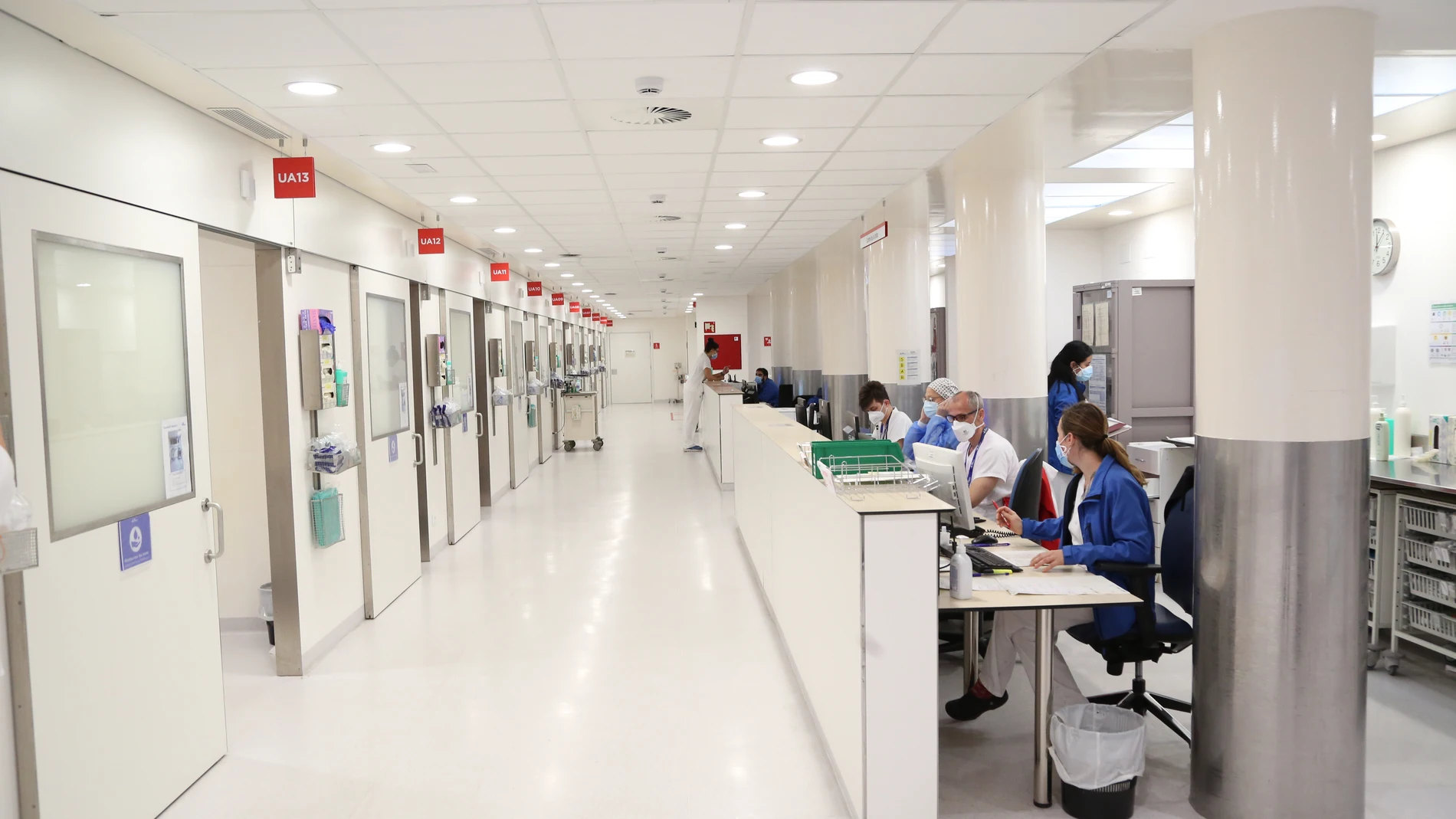 Gracias a un cambio de modelo, los pasillos del Servicio de Urgencias de Vall d'Hebron, muchas veces repletos de pacientes, están ahora desérticos
