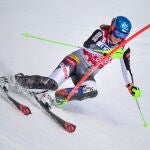 Petra Vlhova, de Eslovaquia, en acción durante la primera carrera del eslalon femenino en la Copa del Mundo de Esquí Alpino de la FIS en Are, Suecia, el 12 de marzo de 2021. (Eslovaquia, Suecia) EFE/EPA/Pontus Lundahl/TT