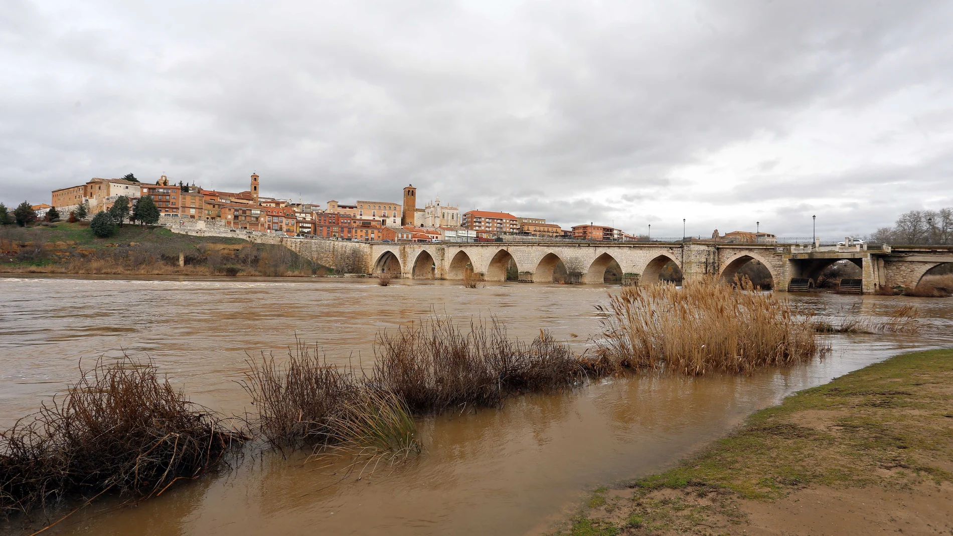 Río Duero a su paso por la localidad vallisoletana de Tordesillas