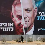Un cartel electoral cerca de Tel Aviv durante la campaña de marzo de 2021