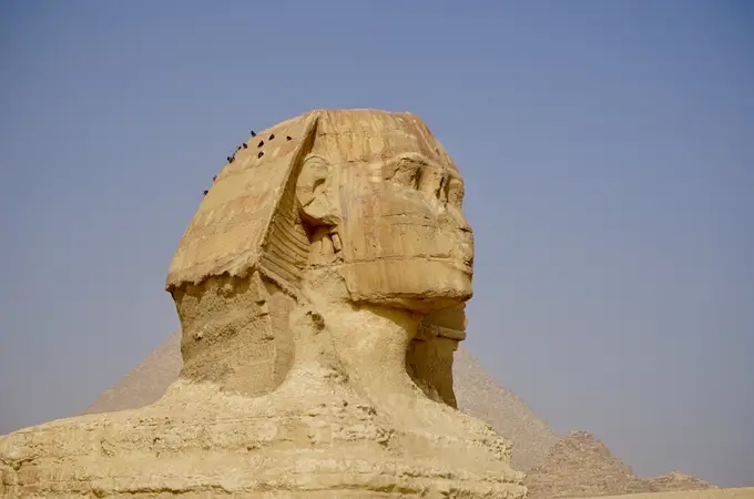 Colosal par de esfinges desenterradas en Egipto