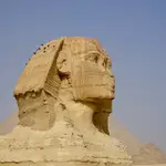 Colosal par de esfinges desenterradas en Egipto