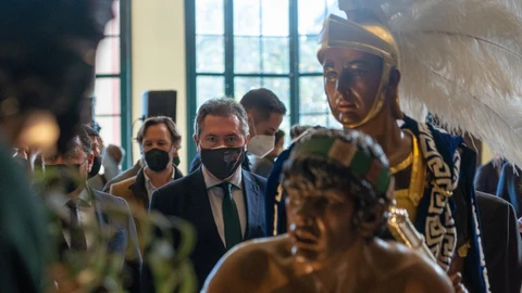 El alcalde de Sevilla, Juan Espadas, asiste a la inauguración de la exposición 'Escenas de la Pasión