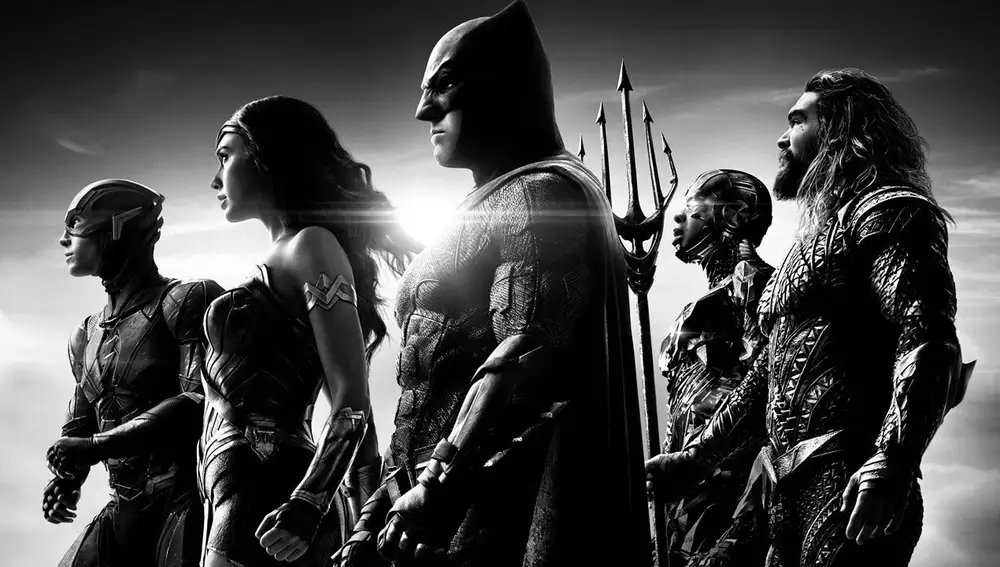 Cuatro años y varios millones de dólares después, Zack Snyder por fin firma la película que hubiera querido hacer sobre el supergrupo de superhéroes