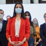 La presidenta de Ciudadanos, Inés Arrimadas, en la rueda de prensa que ha dado tras una reunión de la Ejecutiva Nacional, en Madrid (España), a 15 de marzo de 2021. La Ejecutiva de Ciudadanos se ha reunido hoy después de que varios dirigentes del partido lo solicitaran para analizar la situación tras los acontecimientos en Murcia, donde la formación naranja se alió con el PSOE para presentar una moción de censura contra el gobierno del PP en la región y en el Ayuntamiento de la capital. La moción finalmente ha fracasado en la Asamblea porque tres diputados de Ciudadanos han decidido votar en contra de la misma.15 MARZO 2021Jesús Hellín / Europa Press15/03/2021