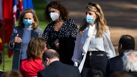 Nadia Calviño, María Jesús Montero y Yolanda Díaz durante el homenaje a las Victimas de terrorismo en el Palacio Real