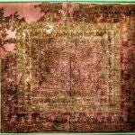 La alfombra Pazyryk tiene aproximadamente 2400 años de antigüedad, y sus colores siguen siendo muy vivos.