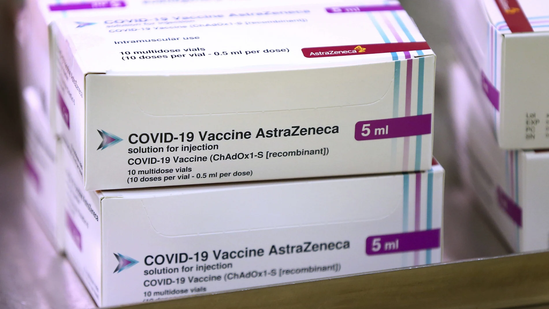 Cajas con los viales de las vacuna contra la Covid-19 de AstraZeneca