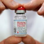 Vial de la vacuna de Moderna contra la covid-19