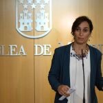 La diputada de Más Madrid en la Asamblea de Madrid Mónica García, en declaraciones a los medios en la Asamblea