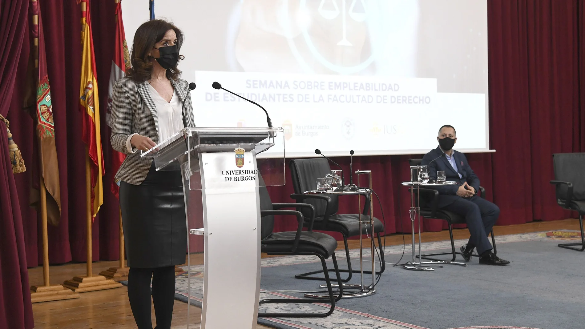 La consejera de Empleo e Industria, Ana Carlota Amigo, interviene en las jornadas de Derecho de la Universidad de Burgos