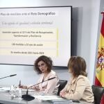 La ministra portavoz y ministra de Hacienda, María Jesús Montero, y la vicepresidenta cuarta y ministra para la Transición Ecológica y el Reto Demográfico, Teresa Ribera, comparecen en rueda de prensa posterior al Consejo de Ministros