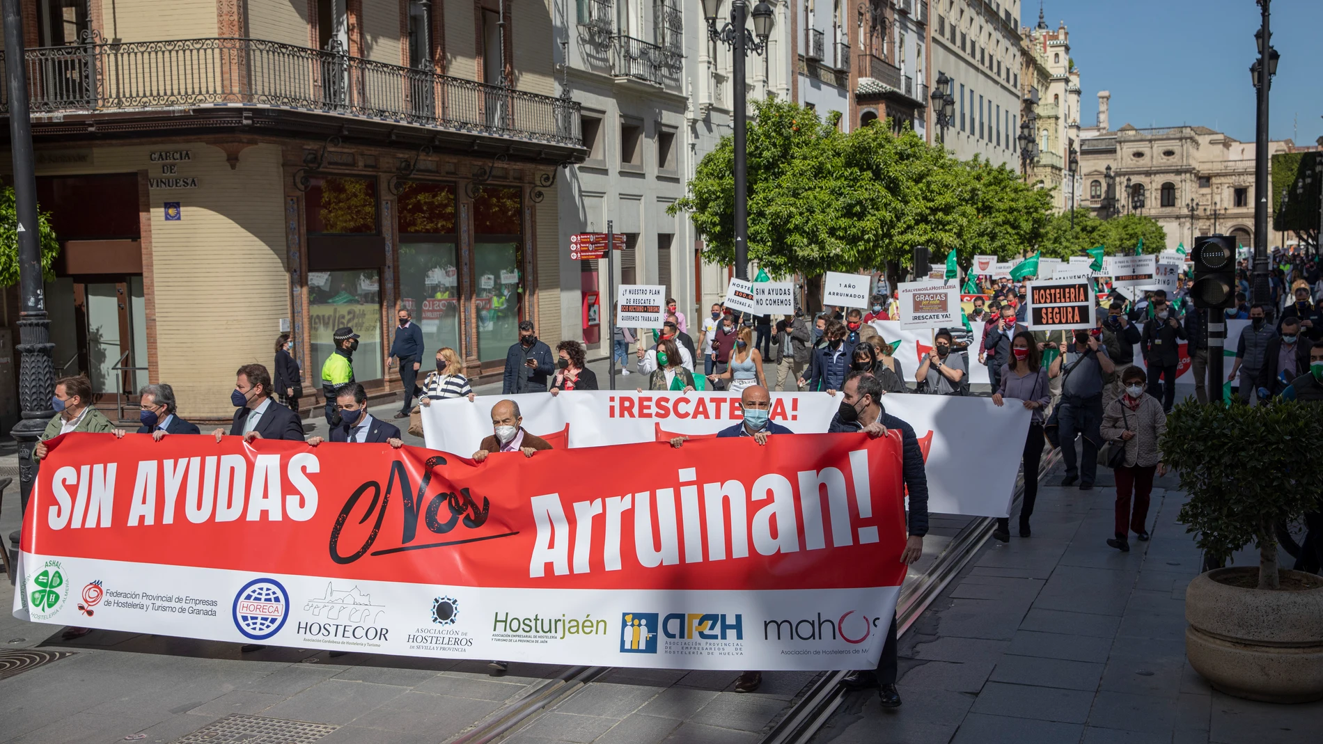 Protesta convocada por los hosteleros en Sevilla