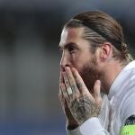 Sergio Ramos celebra el gol que le marcó a la Atalanta