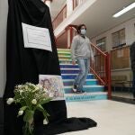 Los alumnos del IES Guadalpín de Marbella (Málaga) rindieron homenaje a la profesora de 43 años fallecida