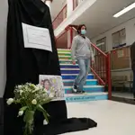 Los alumnos del IES Guadalpín de Marbella (Málaga) rindieron homenaje a la profesora de 43 años fallecida