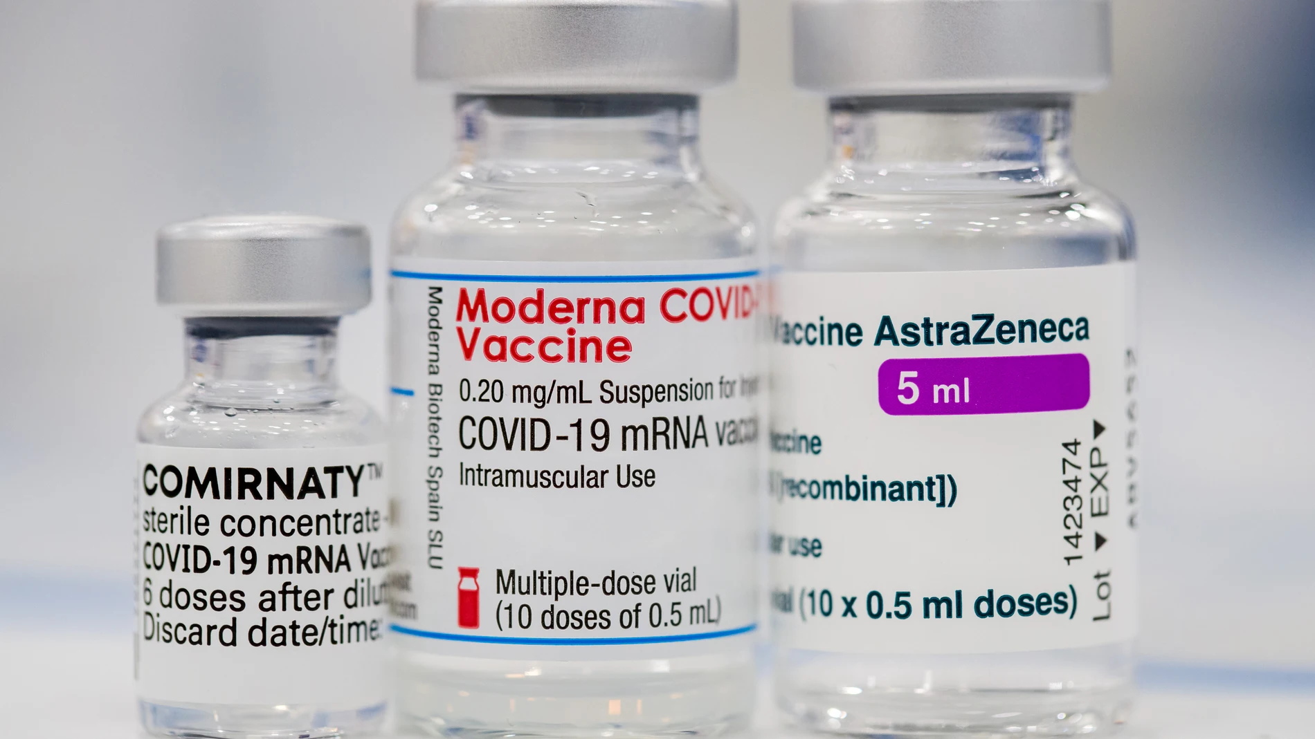 Bruselas asegura que habrá dosis suficientes para que la UE esté inmunizada el 14 de julio
