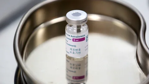 Vial de la vacuna de AstraZeneca contra la covid-19