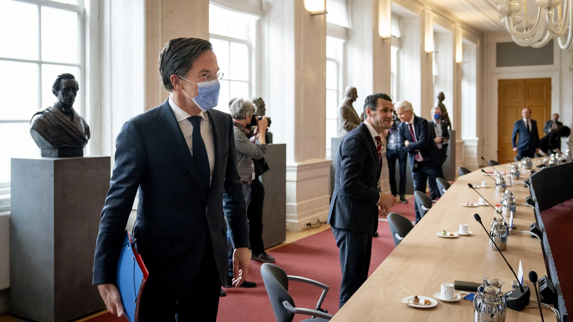 El líder liberal holandés, Mark Rutte, se ha reunido esta mañana con la presidenta del Parlamento, Khadija Arib