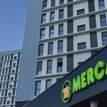 Fachada de un supermercado Mercadona