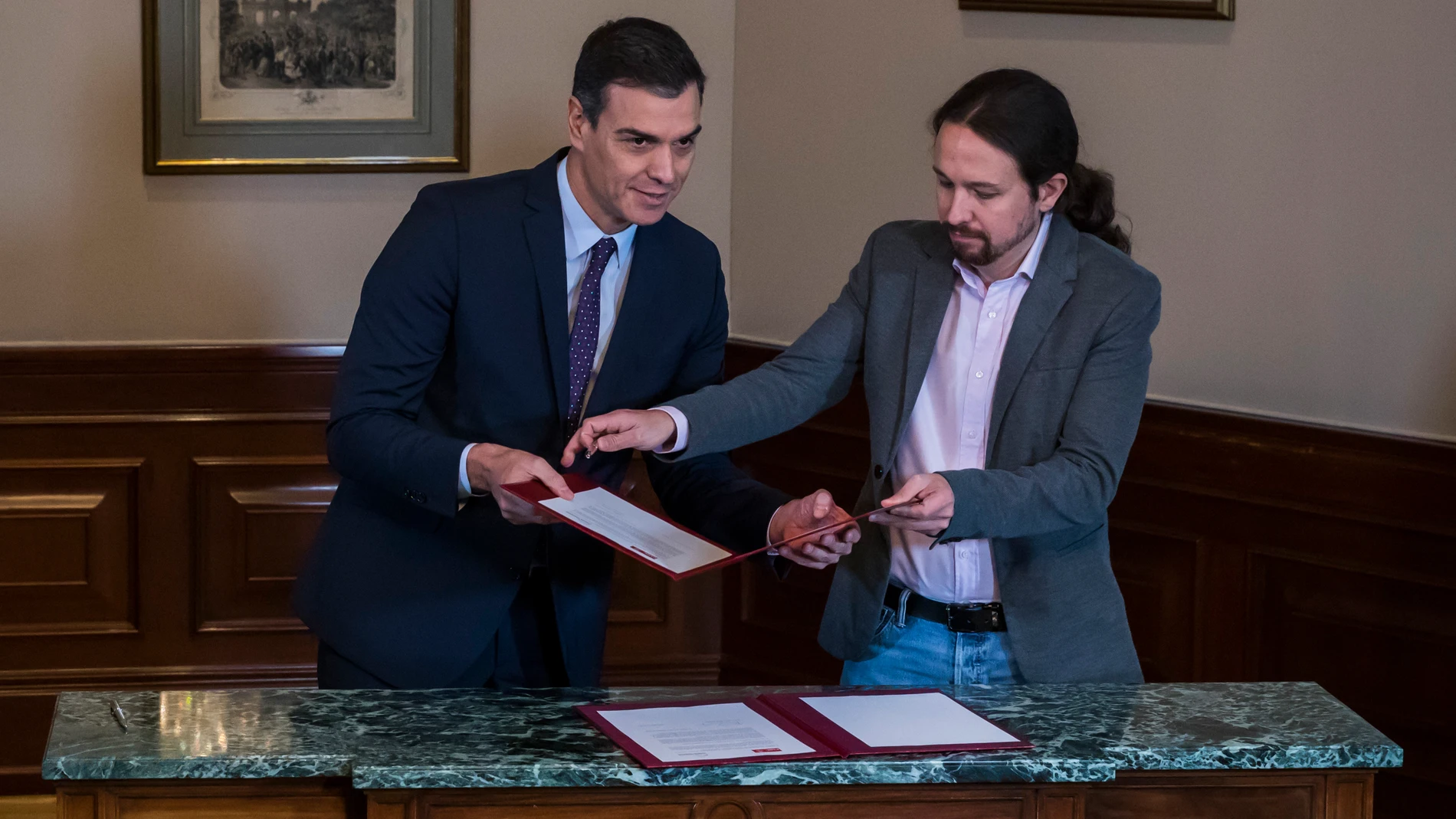 Firma del acuerdo de Gobierno entre Pedro Sánchez y Pablo Iglesias