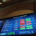 Una pantalla muestra informaciones sobre bonos este viernes en la Bolsa de Madrid