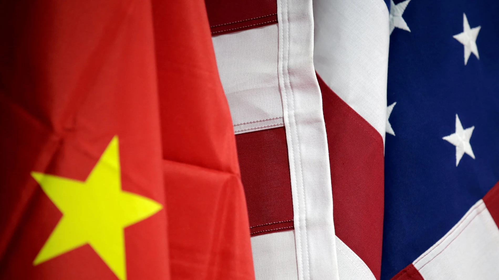 ¿Prefiere EE.UU o China?, plantea NC Report en una encuesta para LA RAZÓN. REUTERS/Jason Lee/File Photo