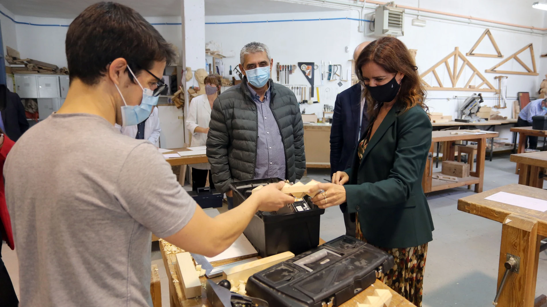 La consejera de Empleo e Industria, Ana Carlota Amigo, visita una empresa