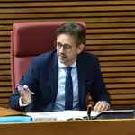 El portavoz de Sanidad del Grupo Parlamentario Popular, José Juan Zaplana, critica el plan de vacunación del Consell.