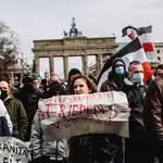 Protesta contra las medidas anti covid frente a la Puerta de Brandeburgo de Berlín el pasado marzo