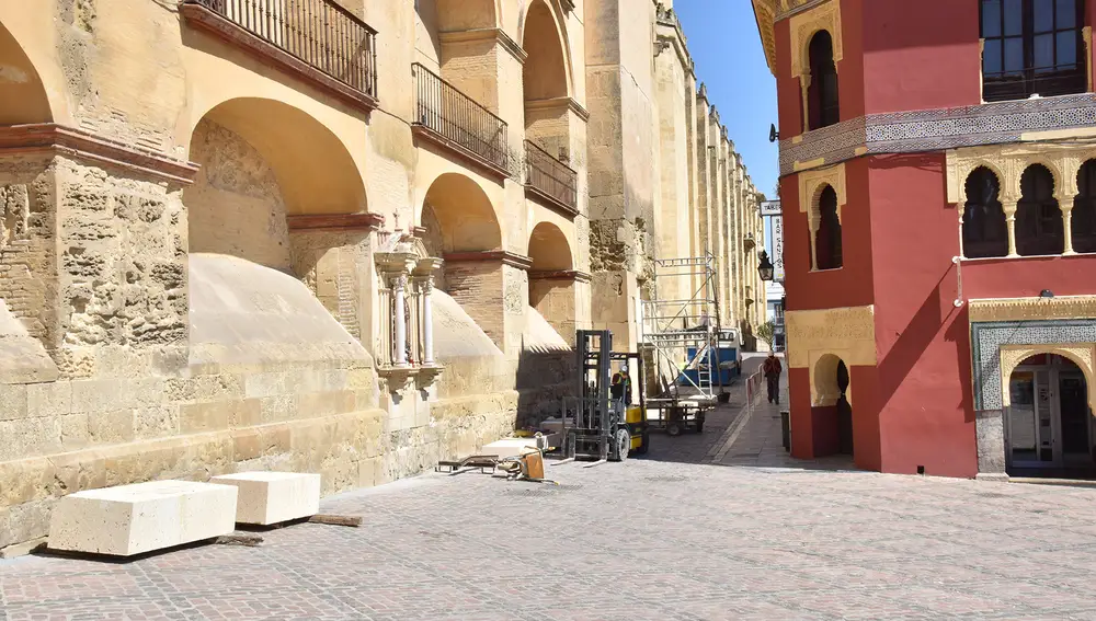 Inicio de las obras de restauración de la fachada sur de la Mezquita-Catedral