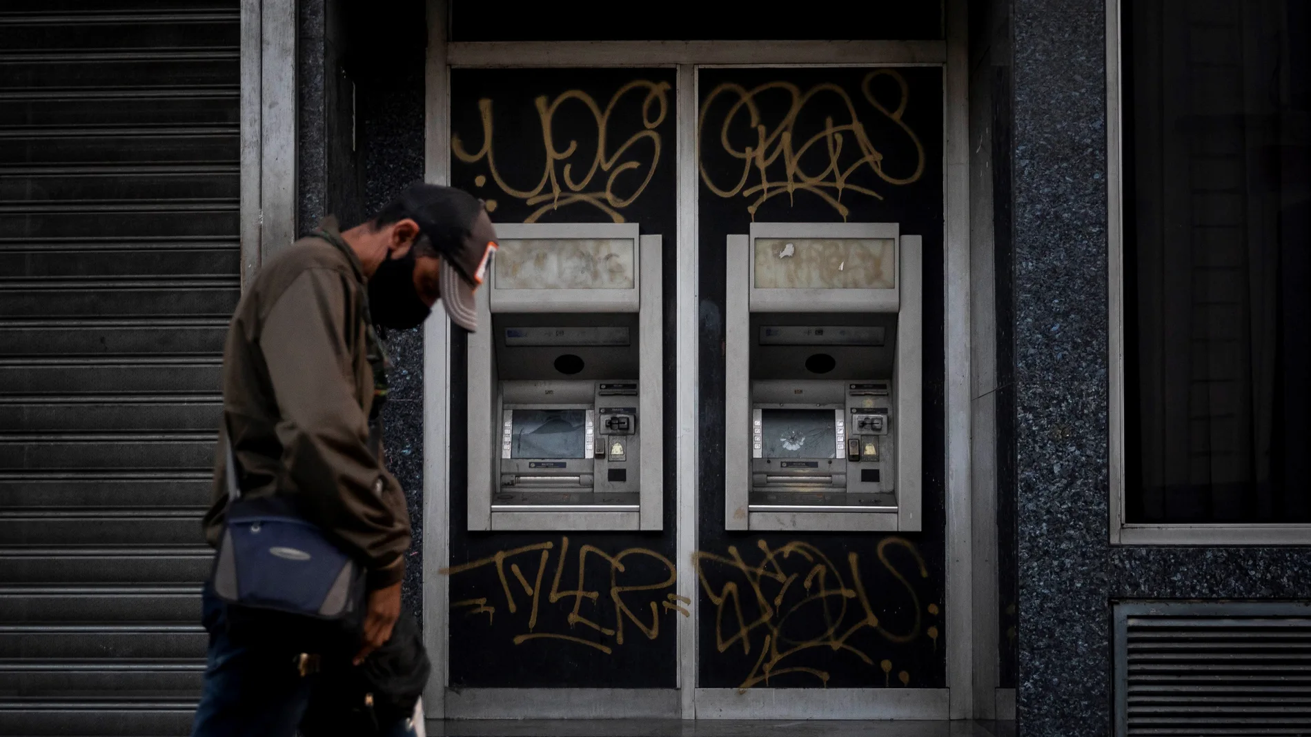 Dos cajeros automáticos de una entidad bancaria