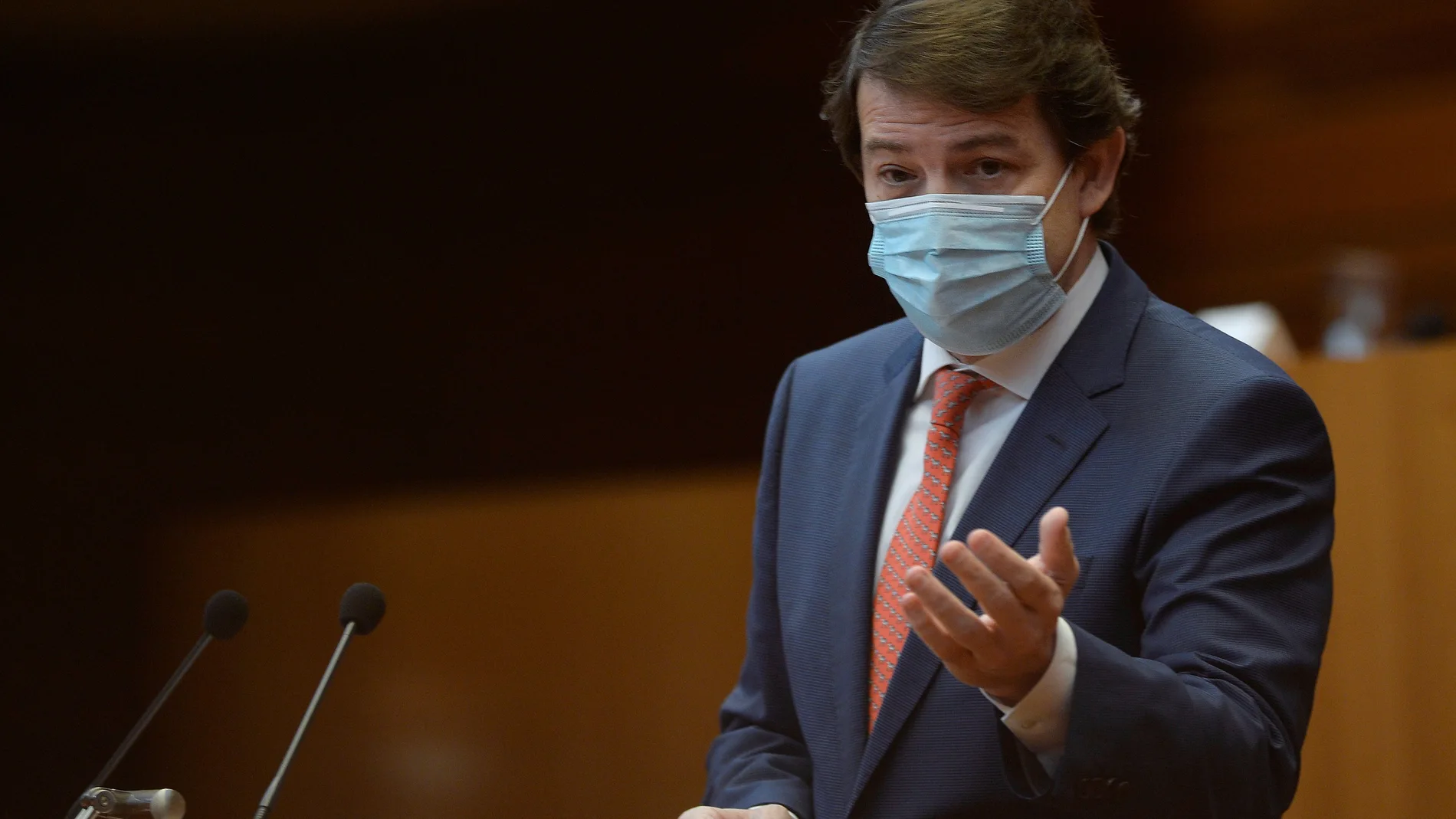 VALLADOLID 22/03/2021.- El presidente de la Junta de Castilla y León, Alfonso Fernández Mañueco, interviene en el debate de la primera moción de censura de la historia autonómica, presentada por el PSOE para desbancar de la Presidencia a Alfonso Fernández Mañueco (PP) y de la Vicepresidencia a Francisco Igea (Cs), este lunes en las Cortes de Castilla y León, en Valladolid. EFE/Nacho Gallego