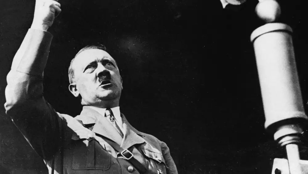 Adolf Hitler dando un discurso en Berlín