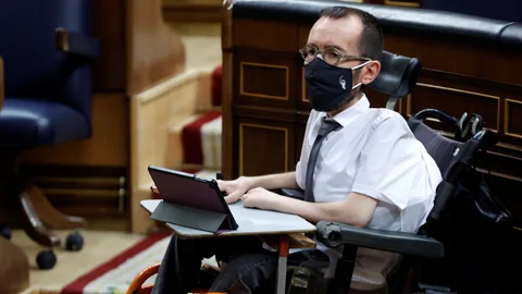 MADRID, 23/03/2021.- El portavoz parlamentario de Unidas Podemos, Pablo Echenique, durante la sesión plenaria del Congreso de los Diputados, celebrada este martes en Madrid. EFE/ Zipi
