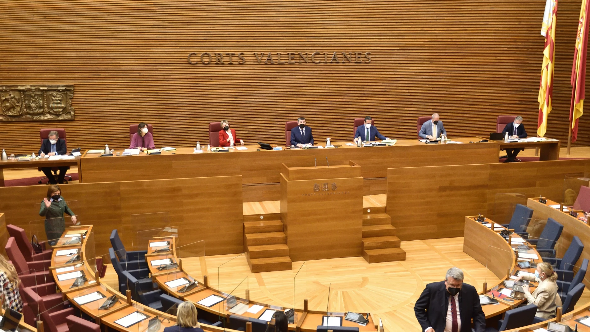 Bronca en Les Corts con insultos y descalificaciones en el debate de la ley de Función Pública a cuenta del valenciano