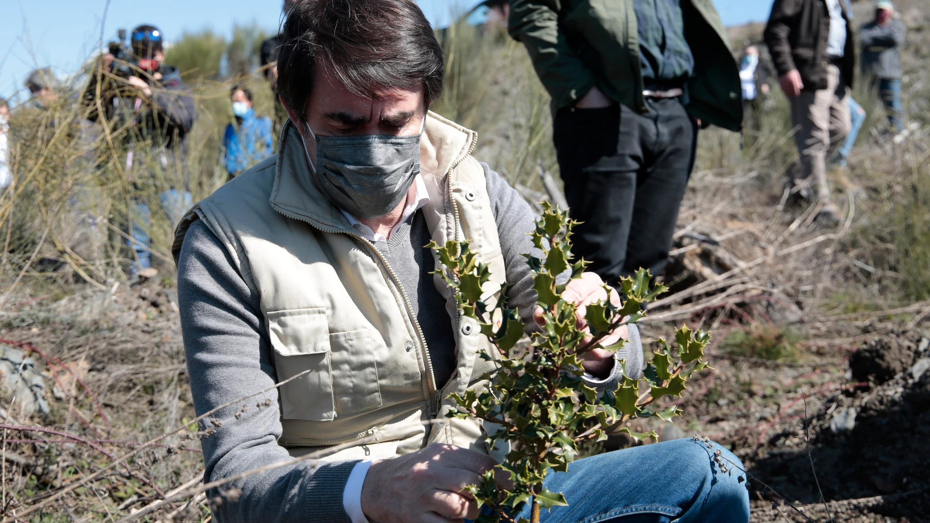 El consejero de Fomento y Medio Ambiente, Juan Carlos Suárez-Quiñones, visita unas actuaciones de restauración forestal
