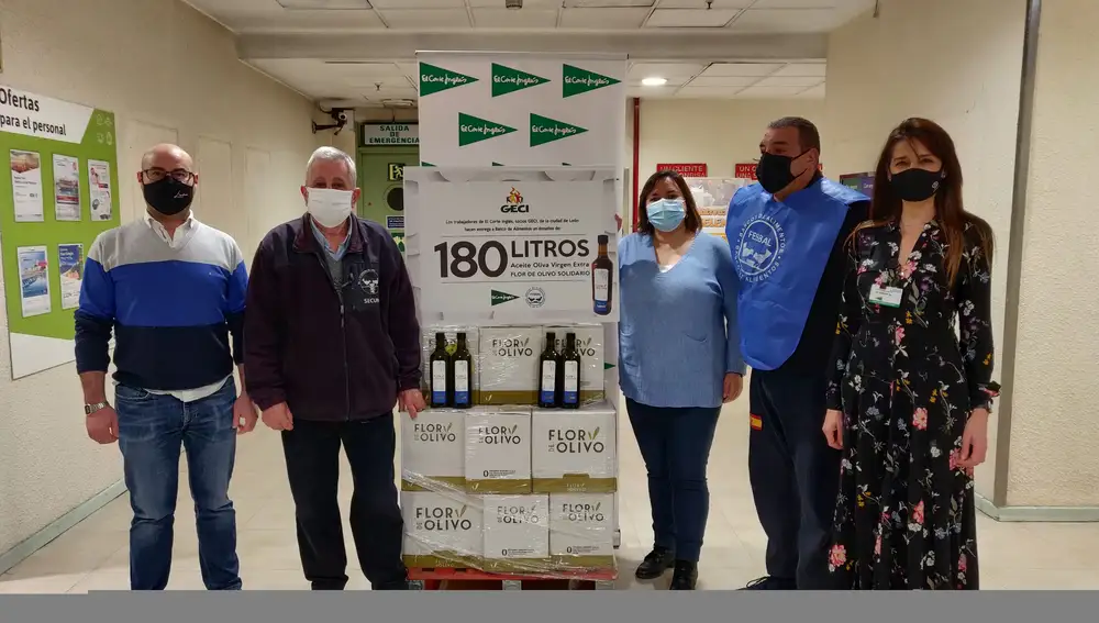 Los trabajadores de El Corte Inglés asociados a GECI donan 180 litros de aceite de oliva virgen extra al Banco de Alimentos de León