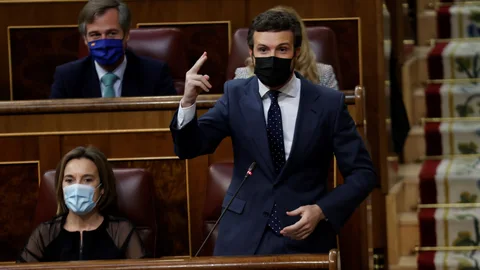 El líder popular Pablo Casado durante la sesión de control en el Congreso