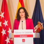 La presidenta de la Comunidad de Madrid, Isabel Díaz Ayuso, interviene en una rueda de prensa tras una reunión del Consejo de Gobierno.