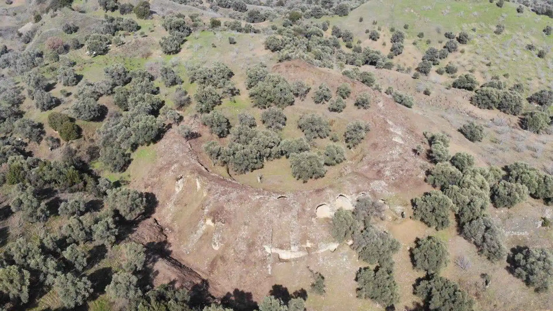 Vista aérea del anfiteatro que ha sido hallado en Turquía