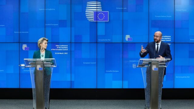 Los presidentes de la Comisión, Ursula von der Leyen, y el Consejo, Charles Michel, tras la última cumbre telemática de los Veintisiete