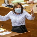 La presidenta del PPCV, Isabel Bonig, interviene en un pleno en las Cortes Valencianas
